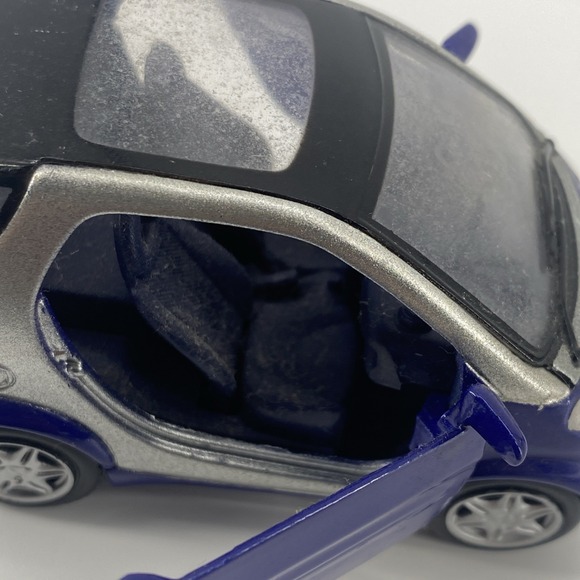 Maisto Smart City Coupe Scale 1/33 Cars Lot Of (2) - 1 Swissair and 1 Blue - Picture 5 of 9